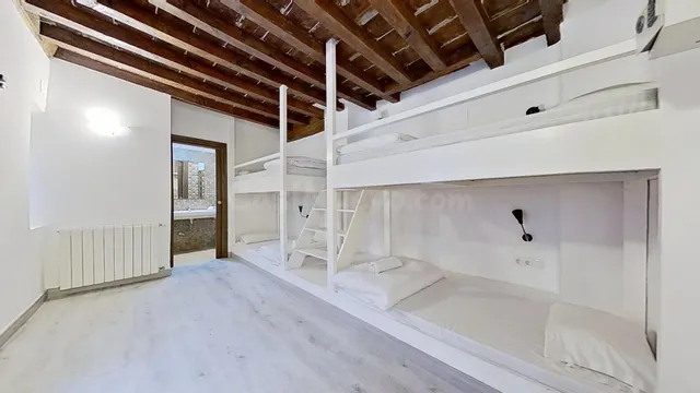 Edificio turístico con cambio de uso a Hostal — 39