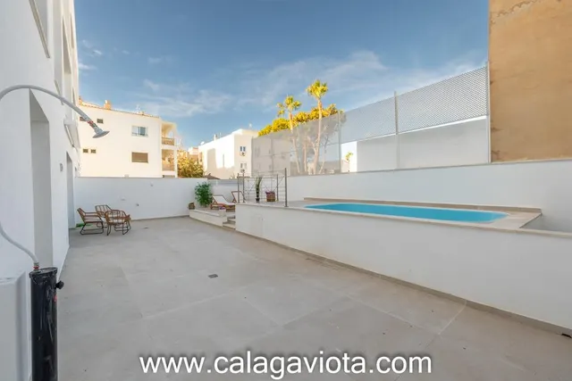 Planta baja con piscina privada y amplias terrazas — 25