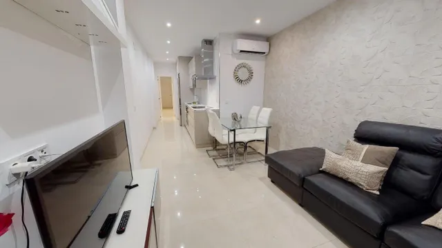 Oportunidad única: Local comercial adaptado a vivienda en Carlos III, Córdoba por 120.000€ — 2