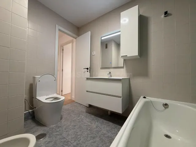 Apartamento con terraza, Alicante, Torrevieja, Playa del Acequión. 3 habitaciones, 108 m2, 90 metros al mar — 23