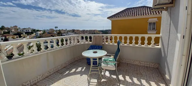 SE ALQUILA CHALET POR LARGO TIEMPO DE 3 DORMITORIOS Y 2 BAÑOS EN VILLA MARTIN (ORIHUELA COSTA) — 26