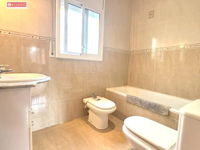 Casa con gran jardín, pérgola y barbacoa en Segur de Calafell !! — 19