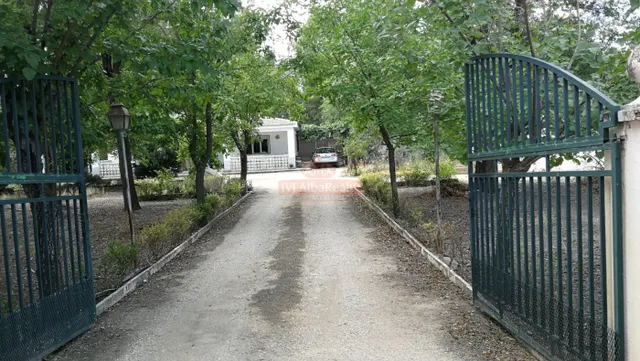 SE VENDE CASA CON TERRENO DE MÁS DE 3000 MTS EN LA URB. OJOS