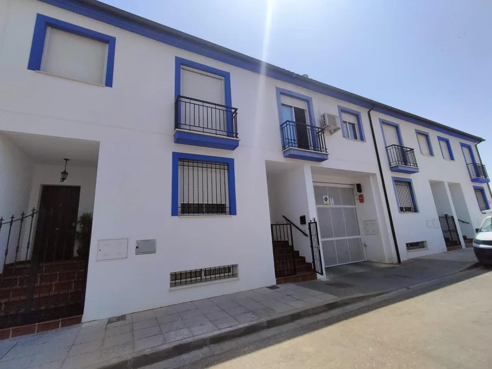 Venta de Adosado con garaje, trastero, patio y azotea en Bujalance (Córdoba)
