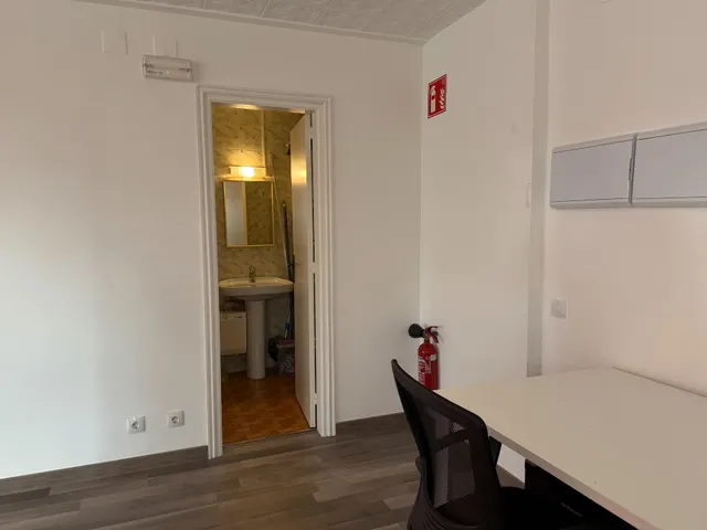 Local Comercial en Venta en Empuriabrava: Espacioso, Luminoso y Listo para Entrar — 7