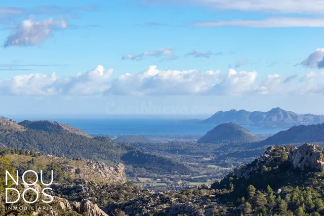 Finca mallorquina en Pollensa con vistas al mar y a la Sierr