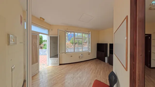 LOCAL COMERCIAL EN ESQUINA CON DOS FACHADAS | LOS OLIVOS, ADEJE — 30
