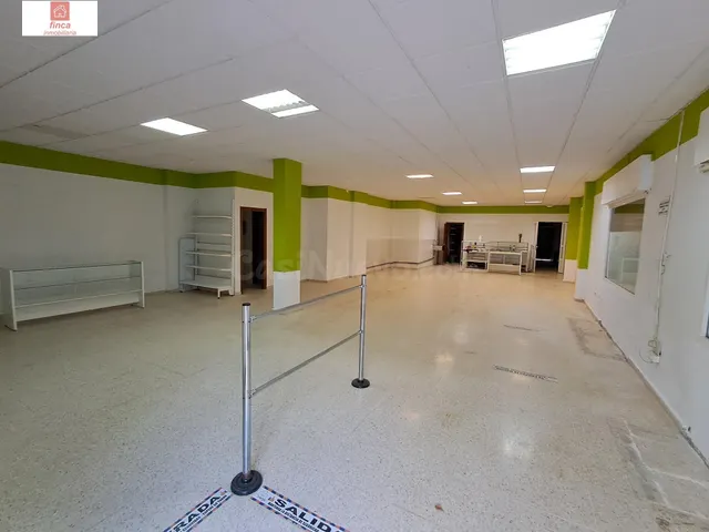 Local comercial 173m² en alquiler - LAS CUMBRES - foto 4