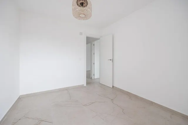 Ático reformado en venta en Torrevieja a 100 metros de la playa del acequión, con 3 dormitorios y 2 terrazas — 28