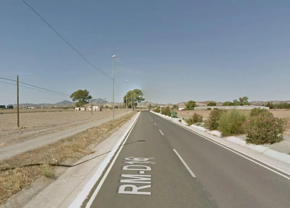 FINCA RÚSTICA CON ALMACÉN E INVERNADERO