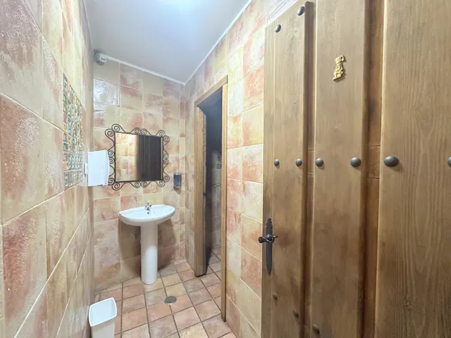 Bar reformado, con licencia de pub, San Pedro del Arroyo — 14
