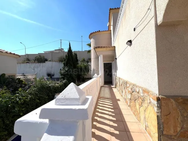 Exclusividad, diseño y calidad de vida frente al Mediterráne - foto 5