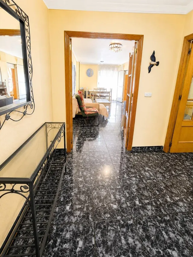 VENTA DE PISO CON GARAJE EN ÁGUILAS CENTRO - foto 3