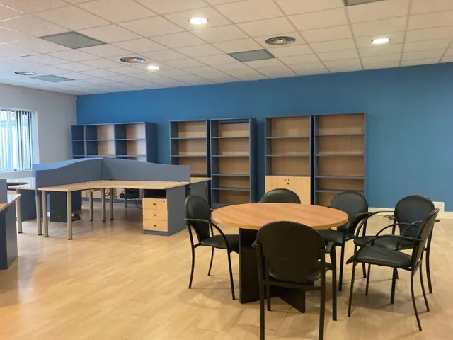 ALQUILER DE OFICINA, EN CENTRO DE EMPRESAS — 20