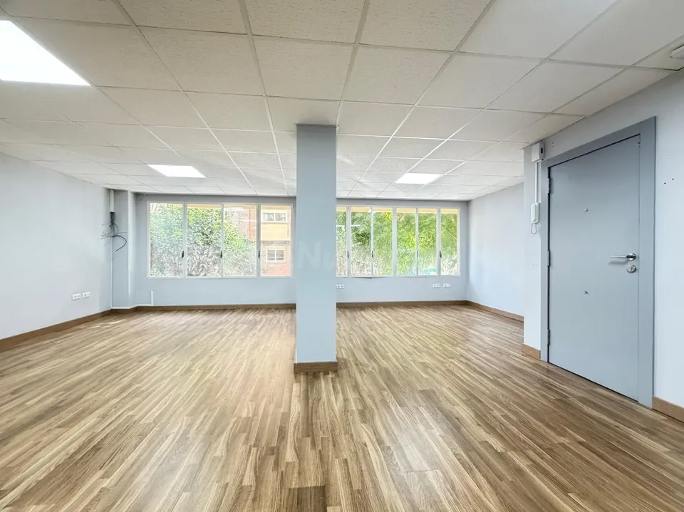 Local en alquiler en Benalúa · 141 m2 · Entreplanta · Luminoso