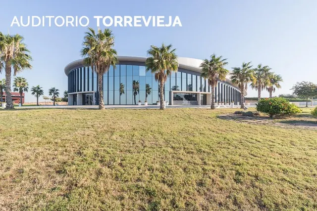 Vivienda en Torrevieja de planta baja al lado de la playa. — 24