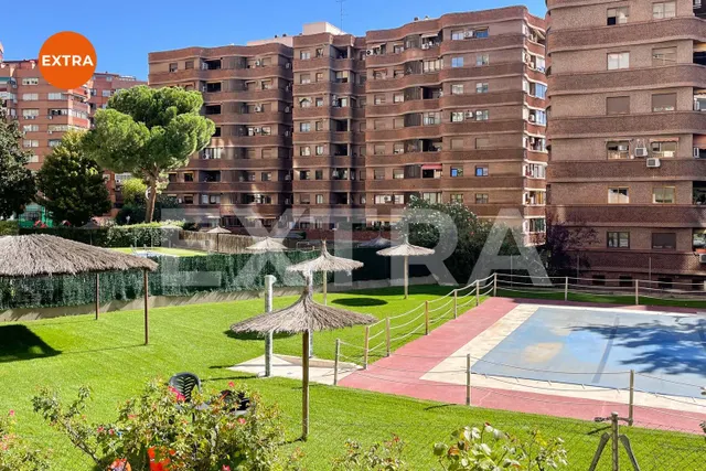 Amplio apartamento a estrenar, funcional y versátil, con zona de despacho, en una cuidada urbanización con piscina y jardines. — 5