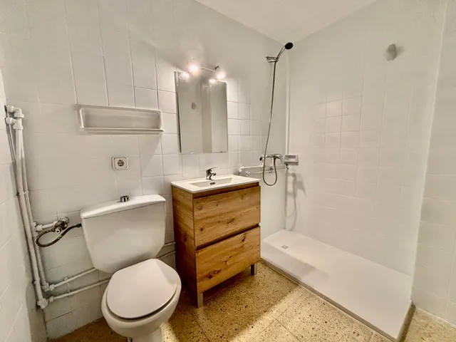 Apartamento luminoso y semi reformado de 4 dormitorios en el corazón de Port d’Alcúdia — 21