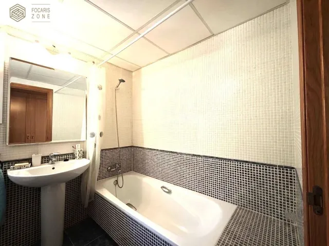 PRECIOSO CHALET PAREADO JUNTO AL MAR — 11