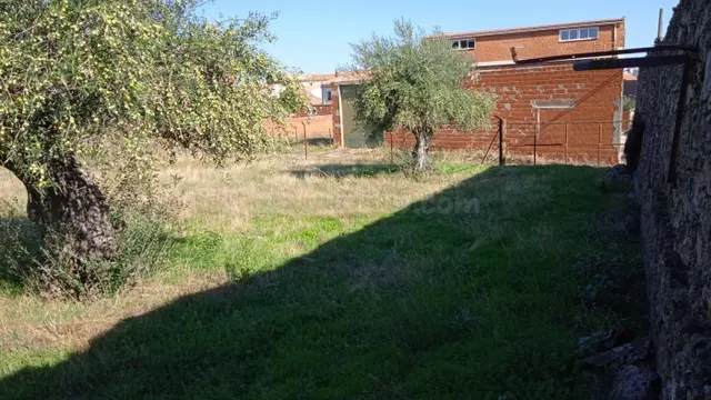 Solar urbano cercano a la plaza de Valdefuentes — 2