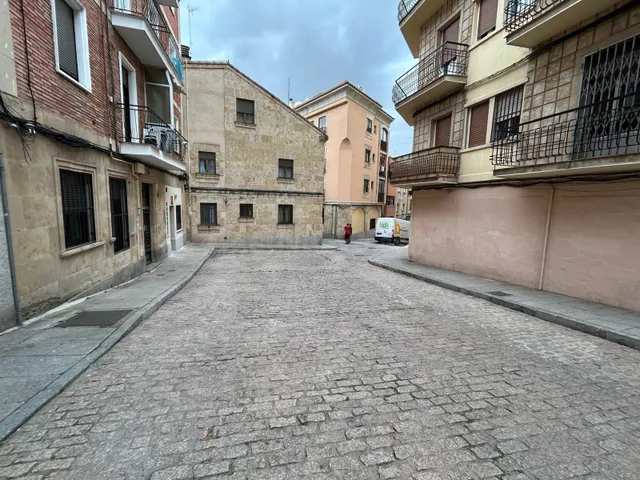 VENTA BOX GARAJE ZONA CENTRO - foto 4