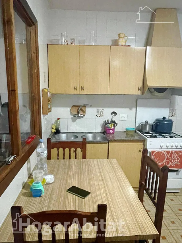 AMPLIA CASA CON MUCHAS POSIBILIDADES — 12