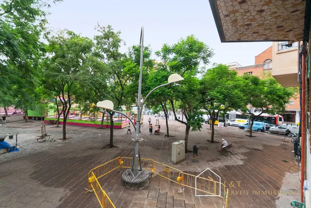 Piso en venta en plaza virrei amat – 4 habitaciones y 77 m2 útiles — 23