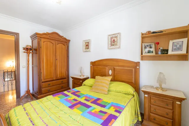 Amplio Adosado en el Corazón de Alcalá la Real con Vistas al Castillo — 24