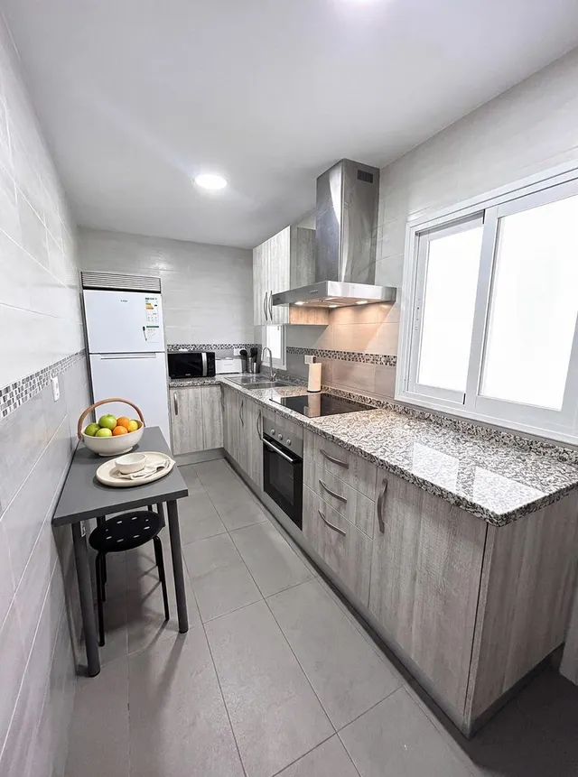 Ático Reformado para Estudiantes con Gran Terraza en Fuentenueva | Ref: DLR00288 — 8