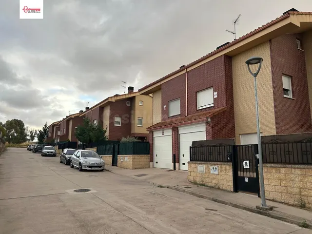 Espectacular Pareado Seminuevo en Cogollos por €238,000