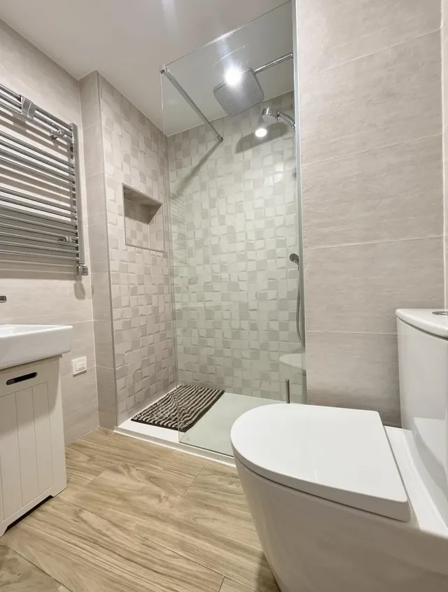 Exclusiva residencia de diseño en Primera Linea de Playa: luz mediterránea, amplias estancias y terraza frente al mar en la zona más codiciada de Málaga — 20