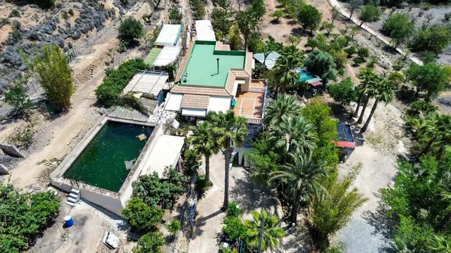 Casa rústica de 317 m2 en finca de 8700 m2 con vistas al mar - foto 3
