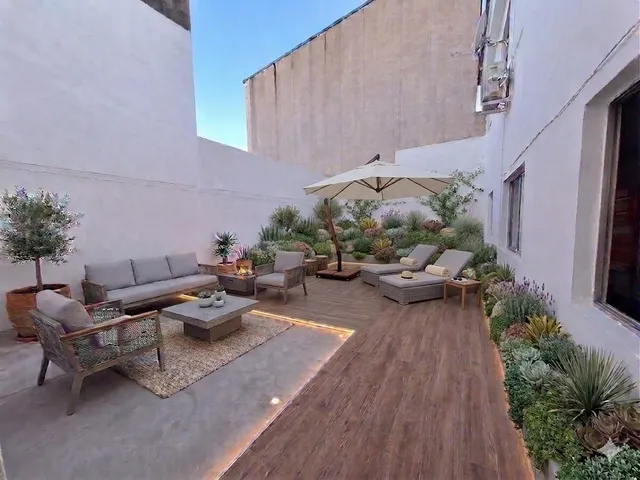 ¡Casa amplia a solo 758 €/m2! · 5 dormitorios, patio y planta baja ideal para garaje, negocio o 2º vivienda. — 39