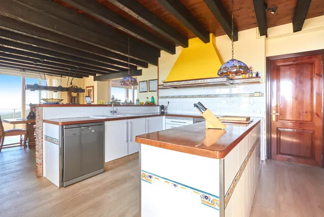 ESPECTACULAR CASA EN LA CORNISA CON VISTAS AL MAR — 16