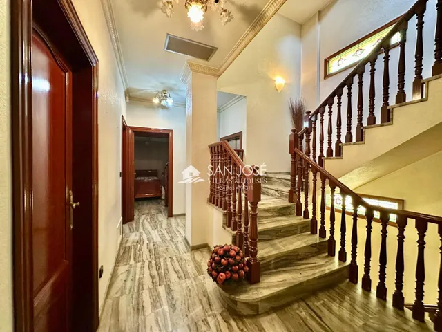SE VENDE CASA CON PISCINA EN GLORIETA DE NOVELDA. — 27