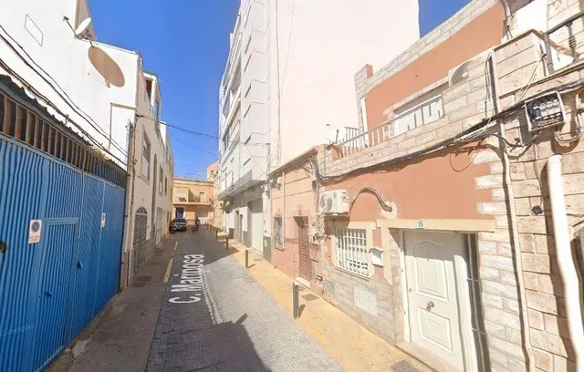 SE VENDE casa OKUPADA en C MARIPOSA 16 de Almería - foto 3