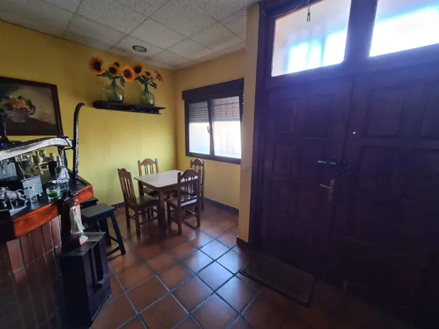 SE VENDE LOCAL  EN EL CENTRO, ACONDICIONADO COMO MERENDERO, AMPLIO COMEDOR, 2 BAÑOS. EQUIPADO. — 8