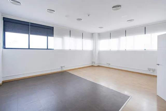 Oficina en venta en Avenida de la Albufera 323, Madrid — 8