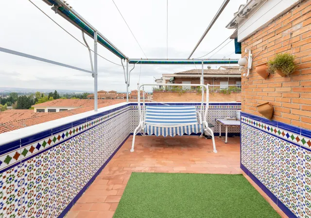 ¡Oportunidad única! Ático de 4 dormitorios y 2 baños con gran terraza frente al Colegio Agustinos (Arabial) — 15