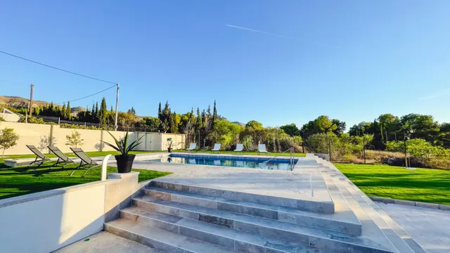 Chalet de lujo en venta en Benidorm: 6 dormitorios y 4 baños dividido en 2 casas independientes — 50