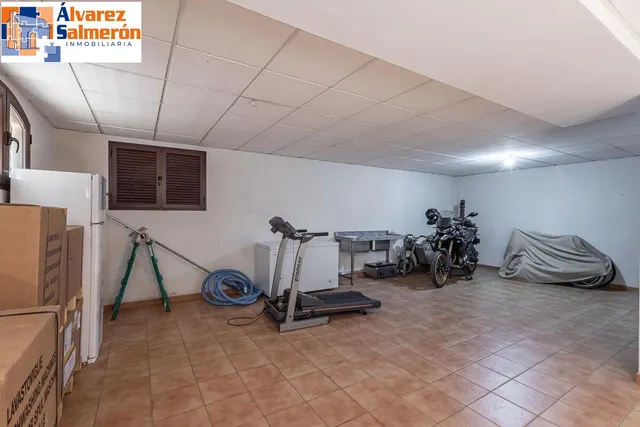 INCREÍBLE CHALET INDEPENDIENTE EN ZONA PRIVILEGIADA — 36
