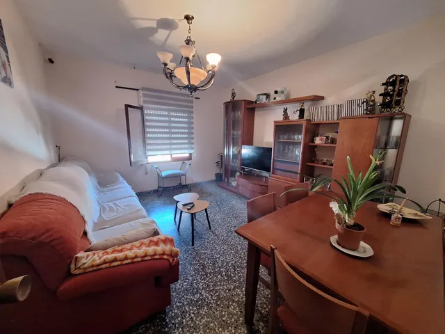 Amplia casa con 5 dormitorios, patio y planta baja ideal para garaje, negocio o proyecto — 9