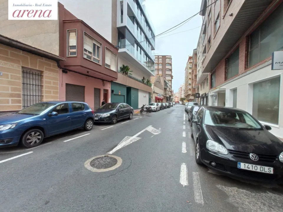 LOCAL COMERCIAL EN ALMIRANTE ANTEQUERA