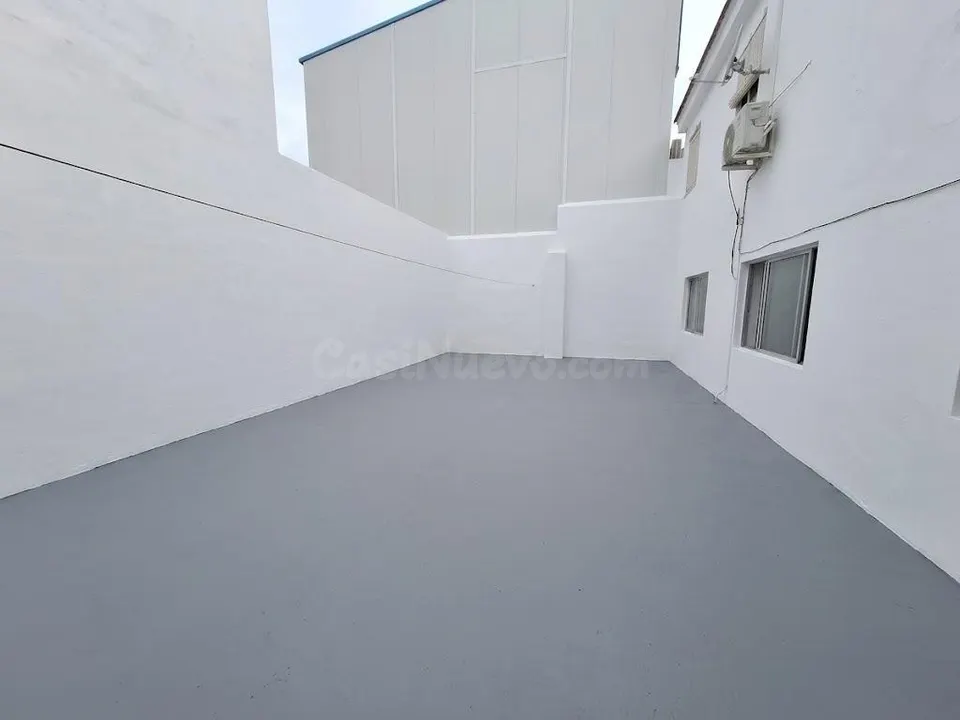 ¡Casa amplia a solo 758 €/m2! · 5 dormitorios, patio y planta baja ideal para garaje, negocio o 2º vivienda.