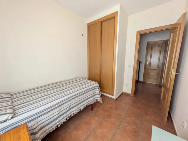 CASA ADOSADA EN CORPA — 18