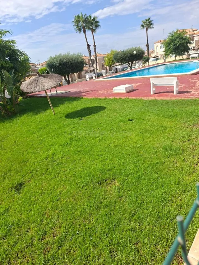 FANTASTICO CHALET ADOSADO CON PISCINA COMUNITARIA, IDEAL PAR