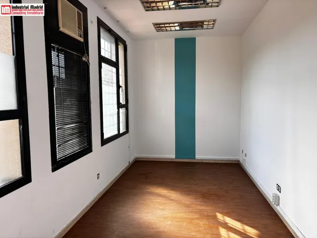 ¡Amplio local comercial con patio y accesibilidad para todos! — 12