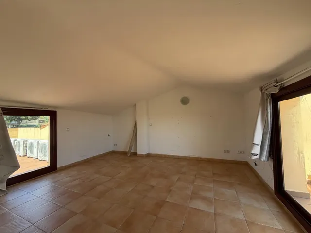 NO ES UNA ALQUILER ANUAL ES UNA COMPRA APLAZADA Tríplex exclusivo con vistas al mar  y a la montaña en Vilamaniscle — 16