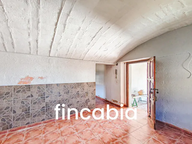 Masía para reformar en Riudarenes: Can Veleta, 623 m2 de parcela y piedra con bóvedas catalanas. — 32