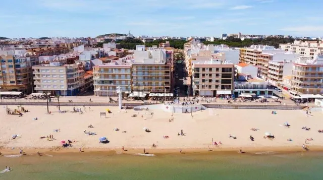 Alquiler de larga estancia en primera línea lateral de playa — 29
